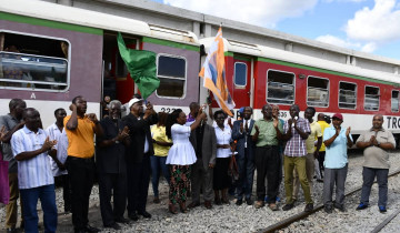 ​TRC YAANZA KUTOA HUDUMA YA TRENI ZA ABIRIA KATI YA DAR ES SALAAM NA MOSHI